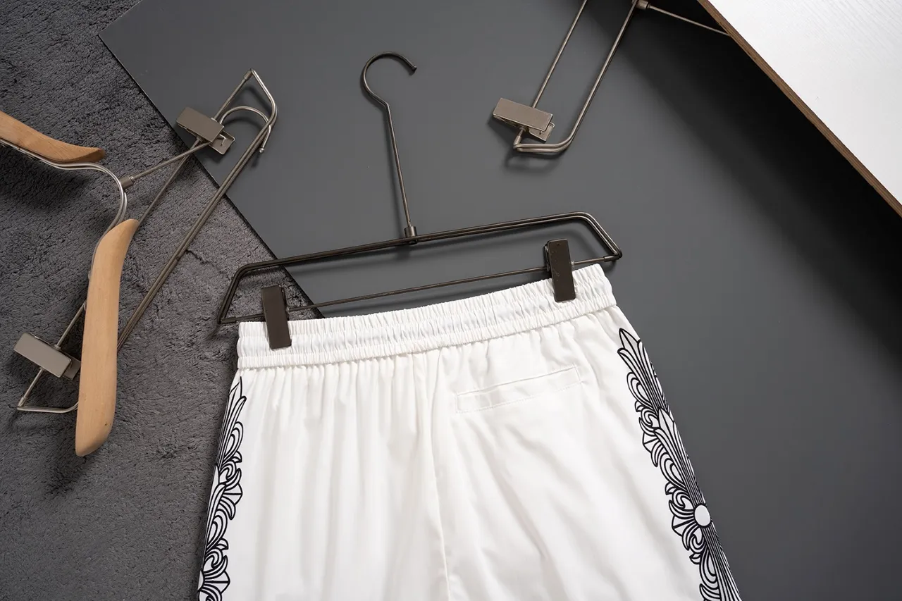 🅿️130 #V2410 [Replenishment all year round] 𝐂𝐡𝐫𝐨𝐦𝐞 𝐡𝐞𝐚𝐫𝐭𝐬 Croix heart new summer beach pants LV classic printed quick-drying three-quarter pants, same style for men and women, the fabric is made of polyester fiber for customers, stain-resistant and wrinkle-resistant, the most suitable material for summer outings It is guaranteed to be cool and comfortable enough at the same time. It is super stylish when you wear it casually. You can clearly see the texture and other things by looking at the photos. It is not an ordinary market material that can seduce a person who wants to go on vacation in minutes. Pockets on both sides. Drawstring at the waist. Very practical design, with impeccable workmanship, details and fit. Can be worn as casual pants or beach pants. A must-have for beach vacations, home leisure, gym equipment, morning running and night running. Practicality takes into account functionality. Color: Black White Size: M-XXXL